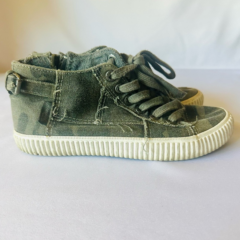 Blowfish Malibu Women's Camo Canvas High-Top Sneakers